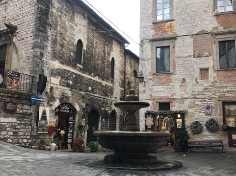Fontana del Bargello-古比奥必去景点