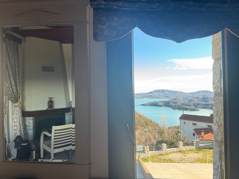 Chrisopelia Lake View主图