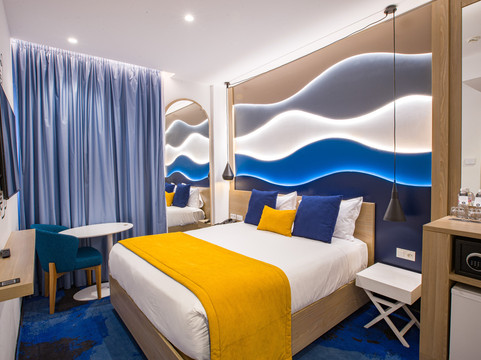 卡尔顿酒店主图