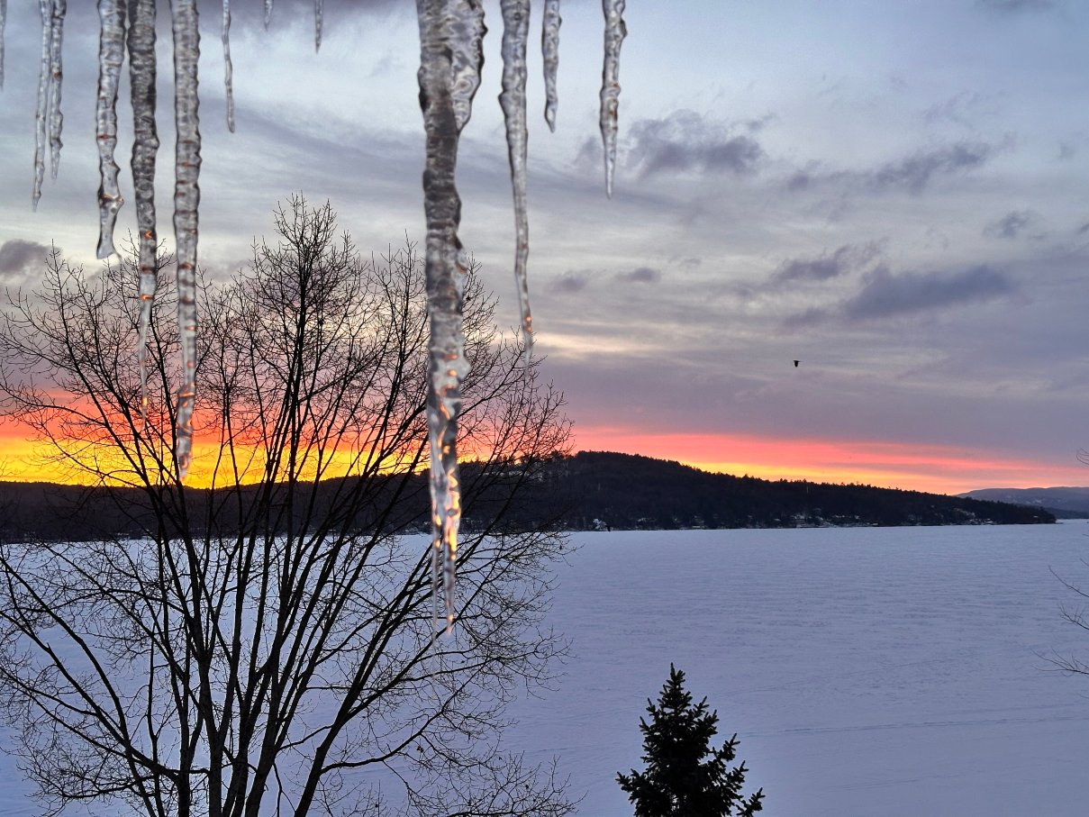 湖畔米尔瀑布度假村精选-官方