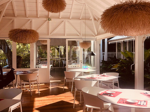 阳光普照酒店主图