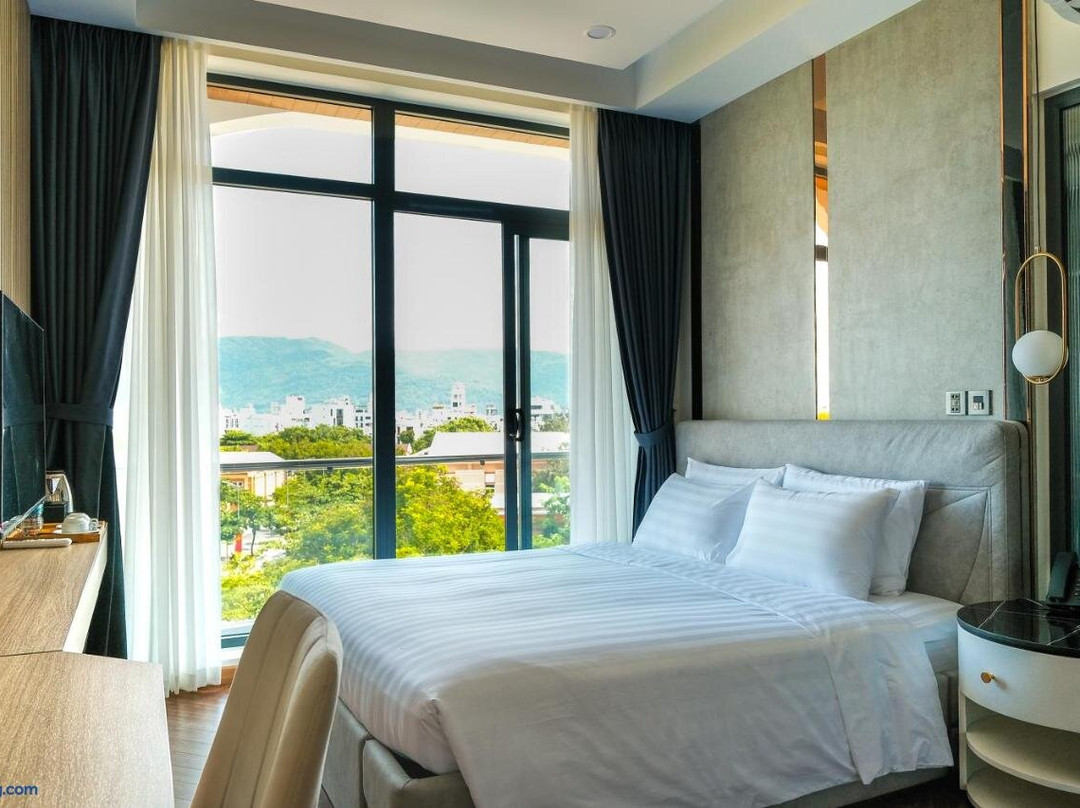 Serene Sea Beach Hotel Danang