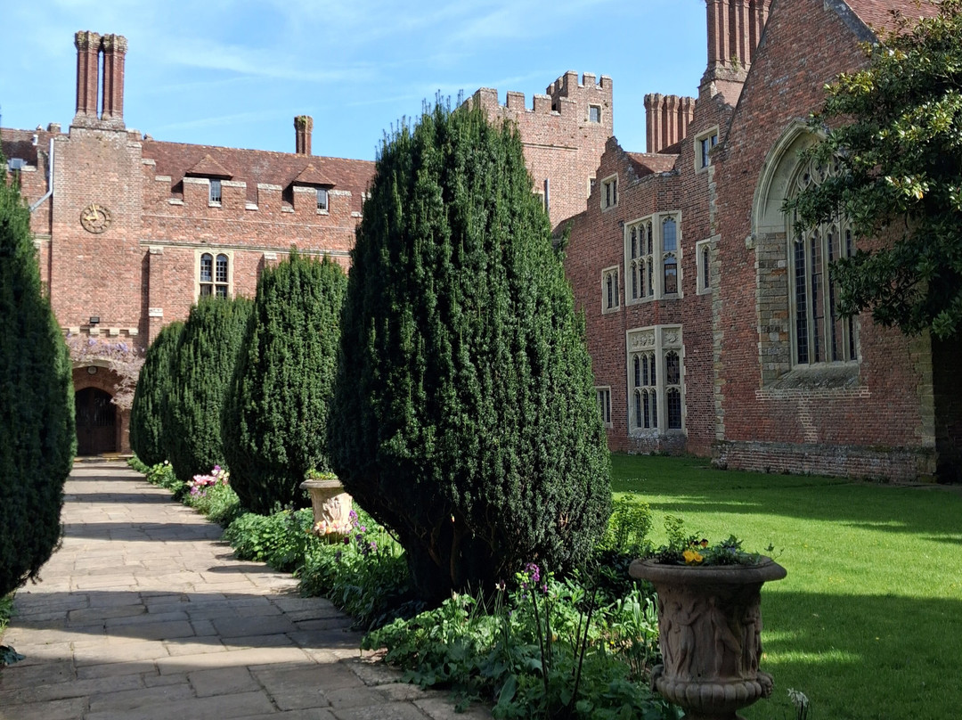 Herstmonceux Castle-Hailsham必去景点