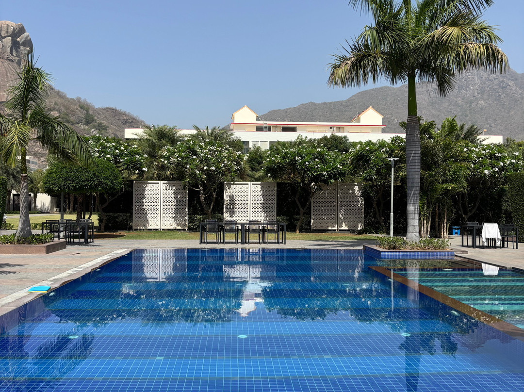 Hillcrest Hotel & Resort主图