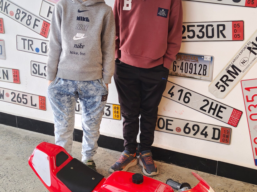Double Red Cars Museum-Brezno必去景点
