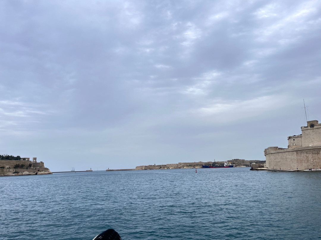 Valletta Ferry Services-斯利马必去景点