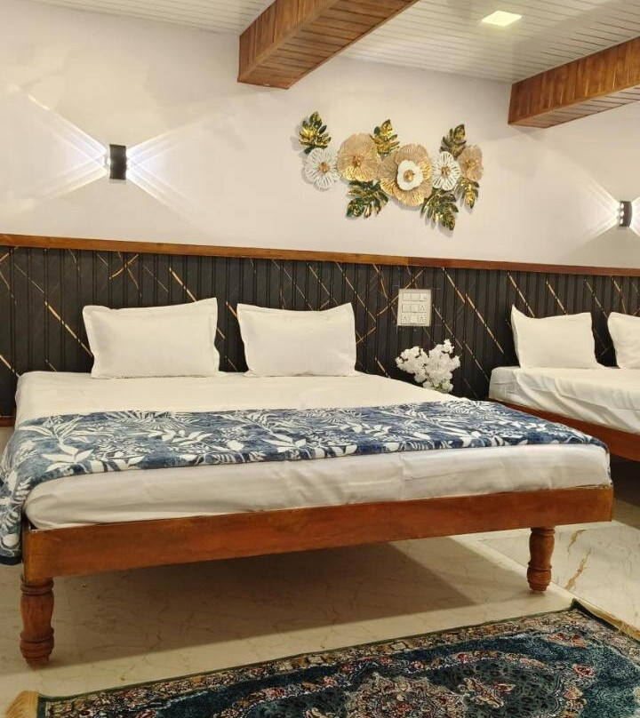 White House INN