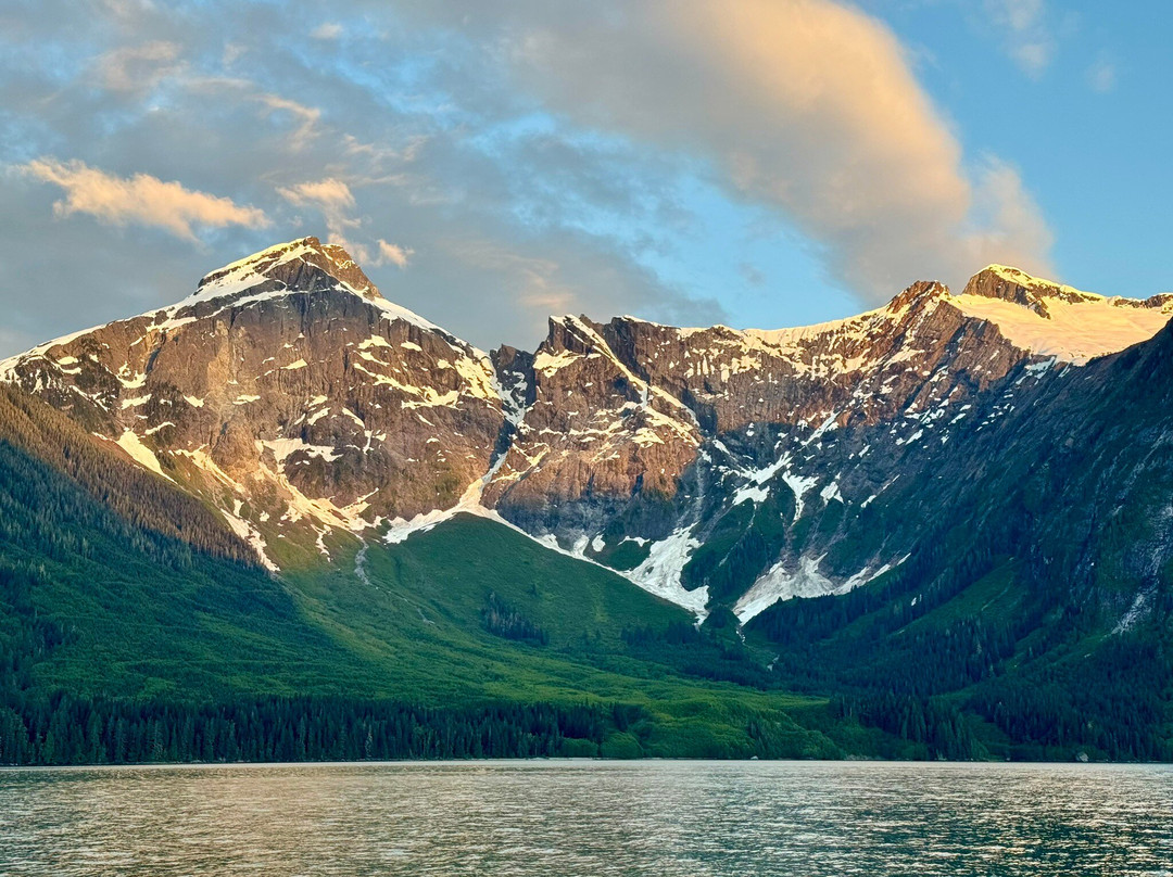 Knight Inlet Lodge主图