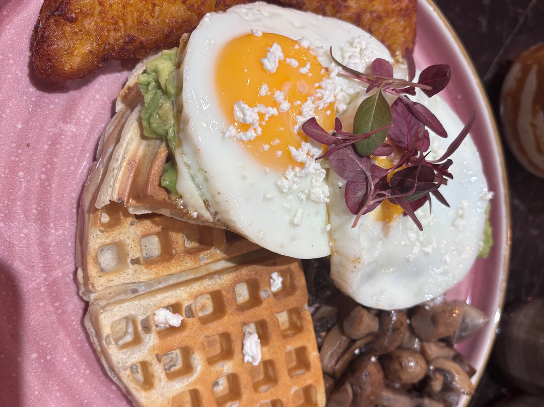 Brek-e Cafe