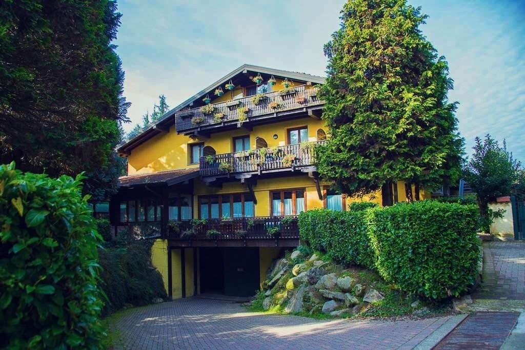 Varallo Pombia酒店住宿-Hotel Ristorante La Perla