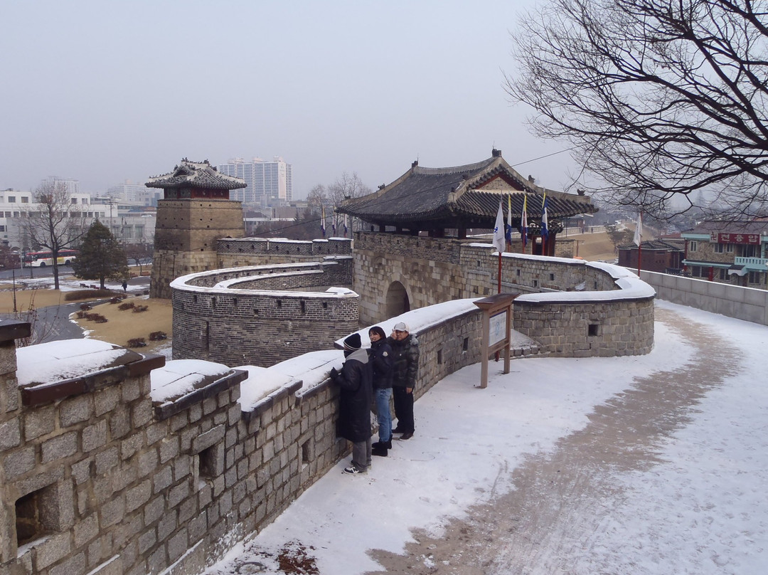 Hwaseomun Gate-水原市必去景点