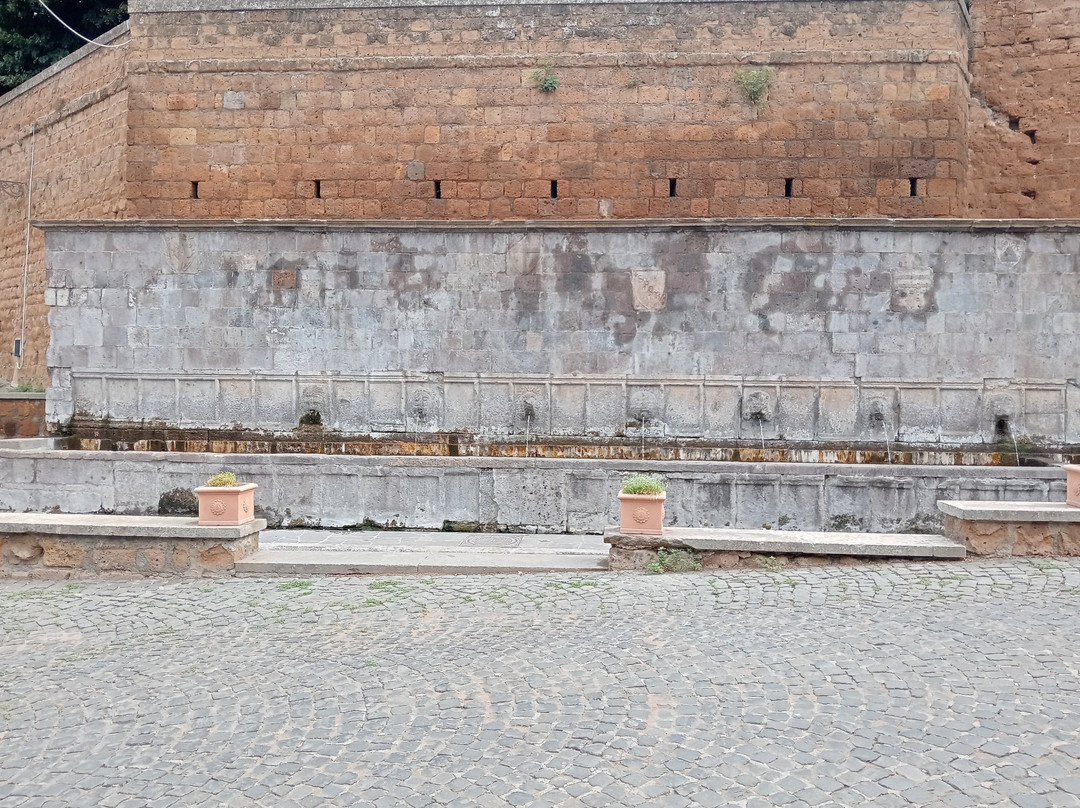 Fontana delle sette cannelle-Tuscania必去景点