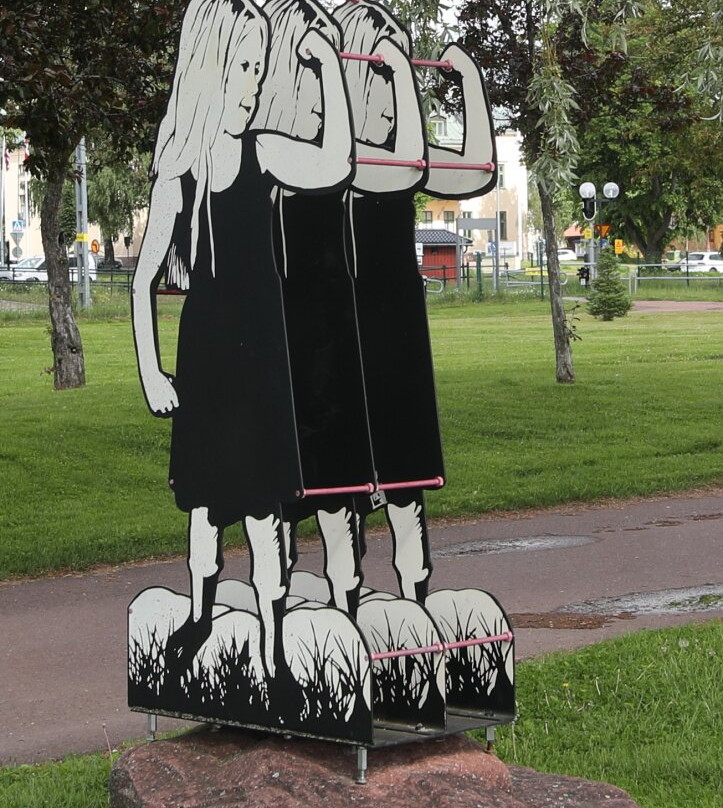Statue My Body My Mind (Signe)