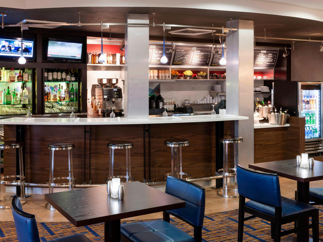 阿文戴尔/西凤凰城万豪万怡酒店主图