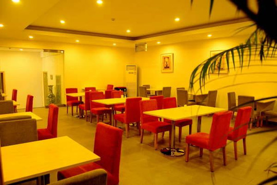 银座精宿酒店（济南泺源大街泉城广场宽厚里店）主图