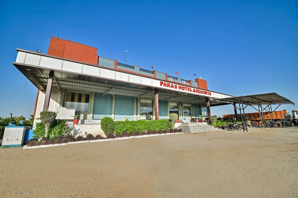 OYO 35988 Paras Hotel And Resort