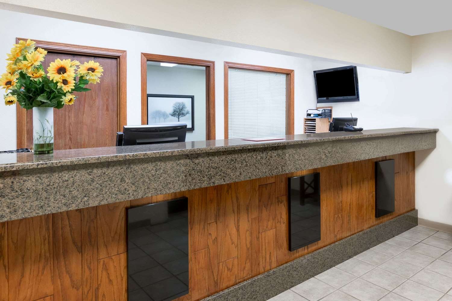 Days Inn & Suites by Wyndham des Moines Airport-官方