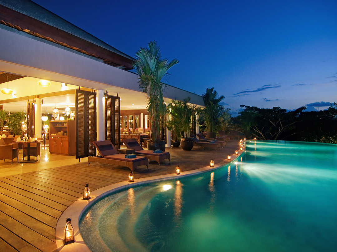 珍丁卡迪斯豪华别墅及温泉酒店