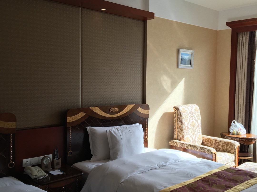 泸沽湖银湖岛大酒店主图