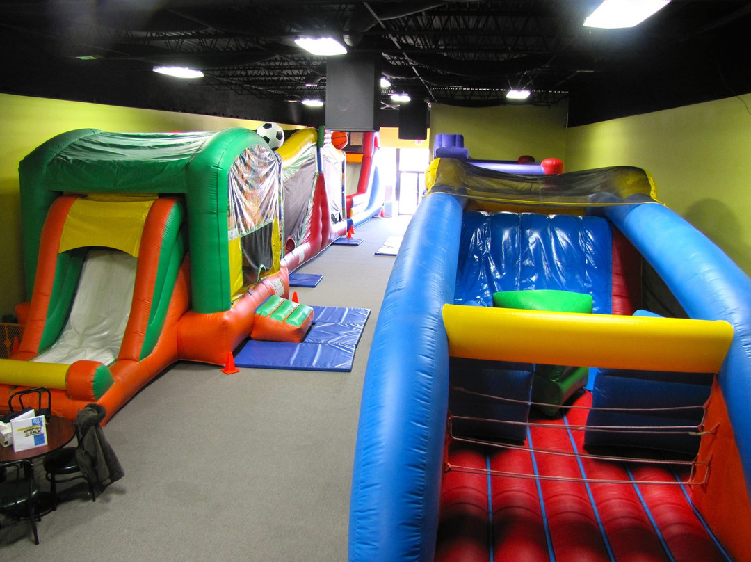 Jumping Jax Family Fun Center景点图片