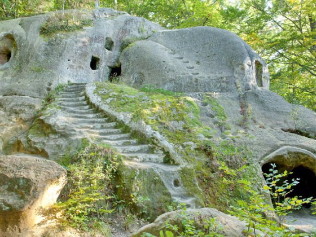 Cave Monastery景点图片