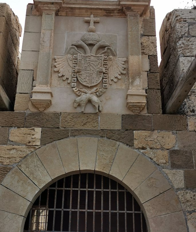 Puerta de Santiago-梅利利亚必去景点