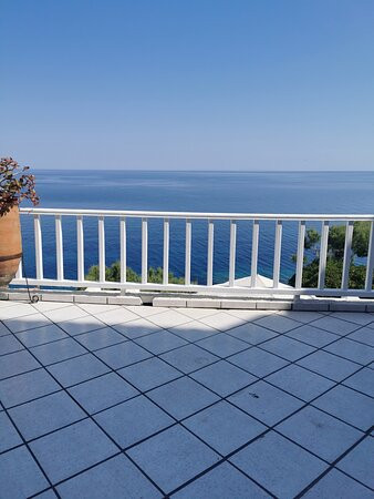 Cavos Bay Hotel In Ikaria主图