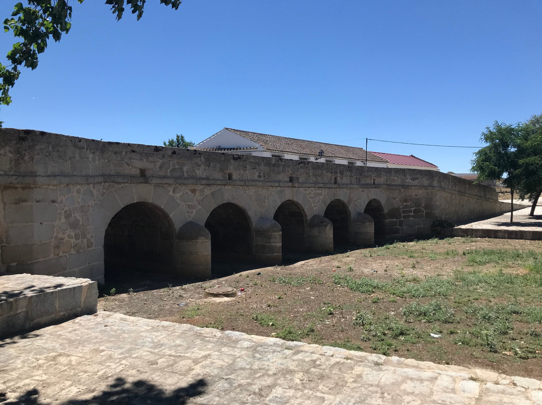 Puente De Los Cinco Ojos景点图片