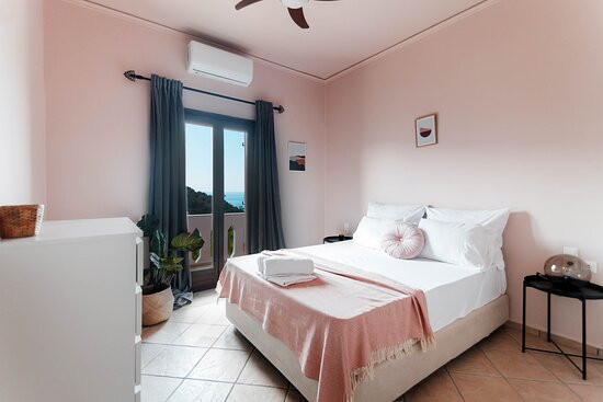 Evgenias Sea View Apartments主图