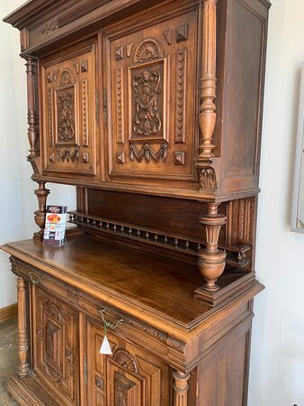 Out of the Cedar Chest Antiques & Interiors-卡明必去景点