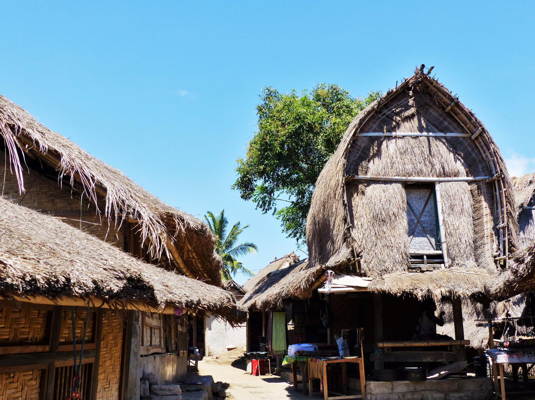 Sukadana旅游景点-Sade Traditional Weaving Village