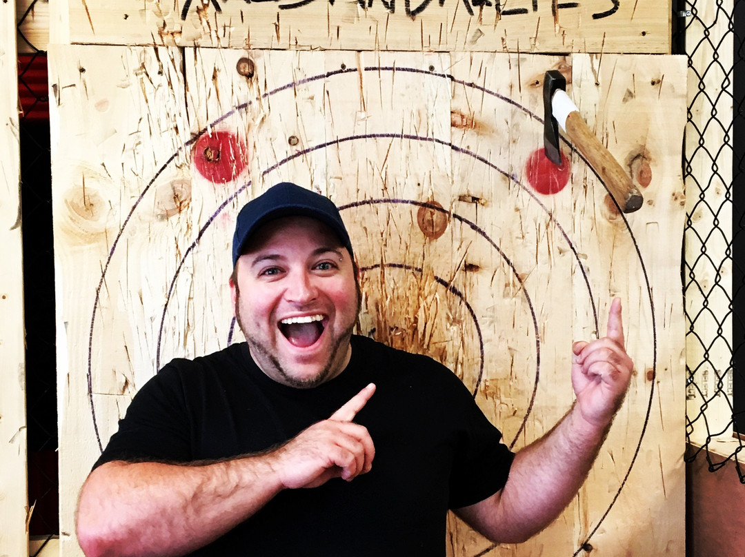 Batawa旅游景点-Axes & Allies Throwing Club