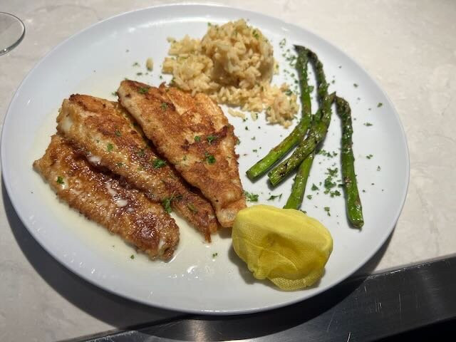 Lunas Pizza Bar & Grill