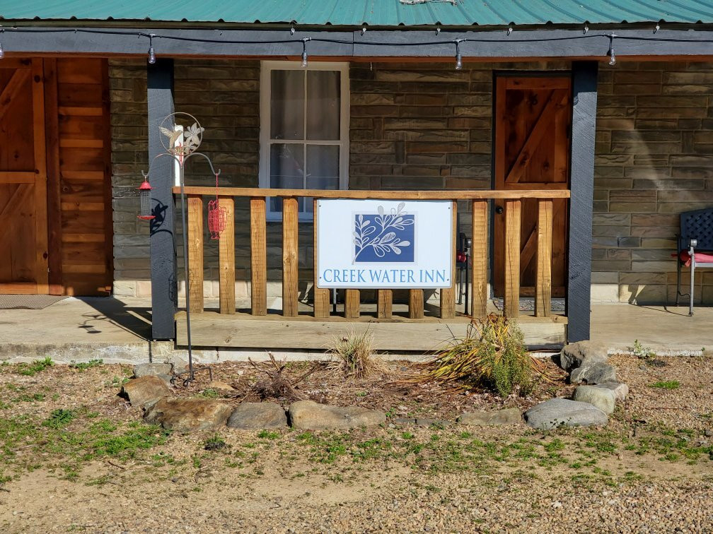 Creekside Court主图