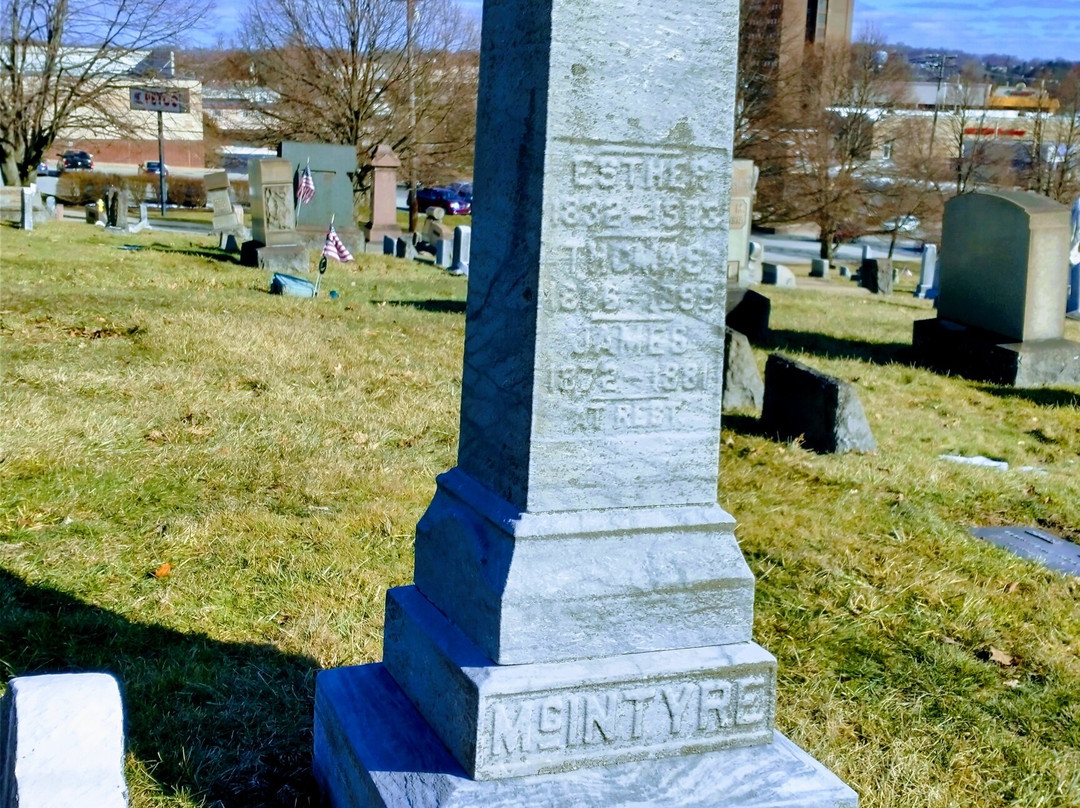 Old Stone Church And Cemetery-门罗维尔必去景点