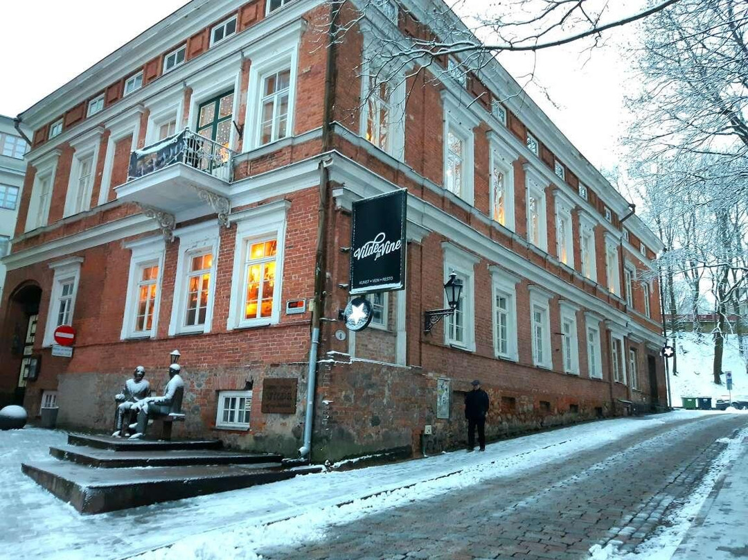 Sculpture Oscar Wilde and Eduard Vilde-塔尔图必去景点