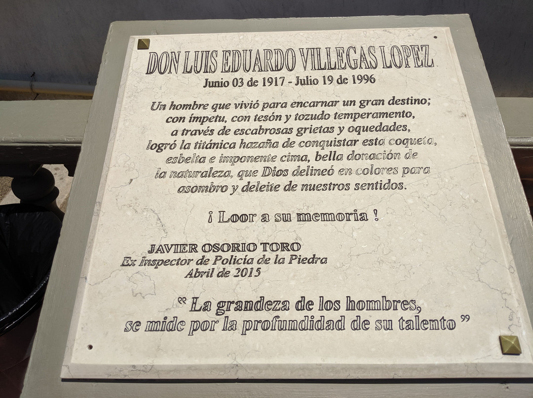 Statue of Don Luis Eduardo Villegas Lopez-Guatape必去景点