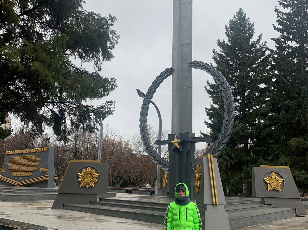Glory monument景点图片