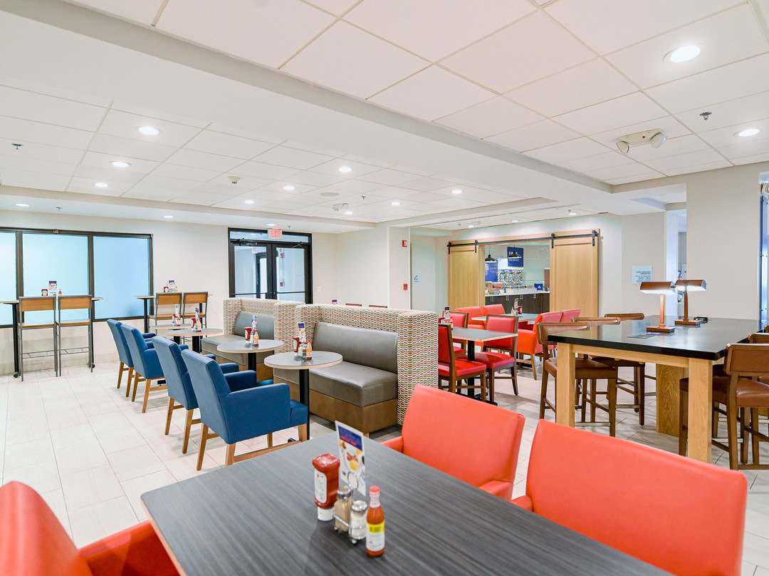 Holiday Inn Express 里士满机场主图