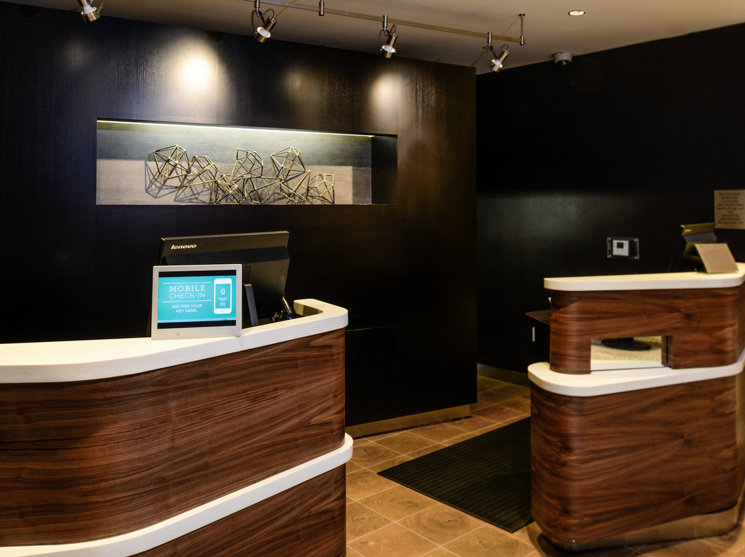 Courtyard Lake Charles主图