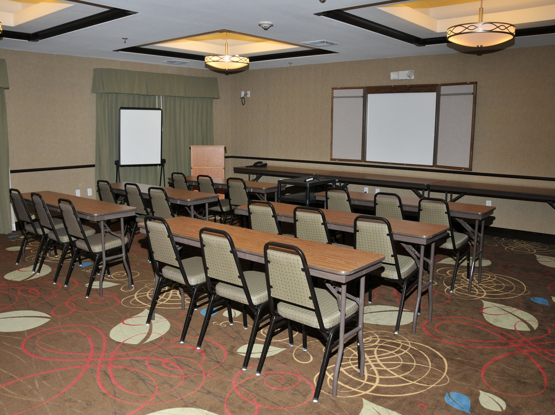 Holiday Inn Express & Suites Clinton by IHG主图