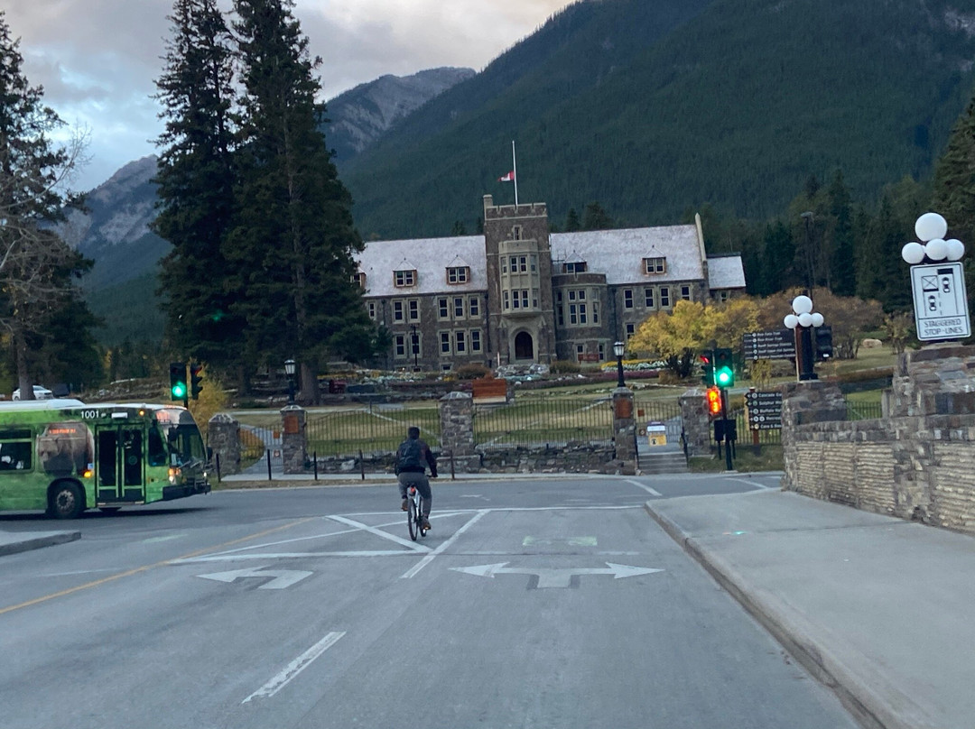 Parks Administration Building-班夫必去景点