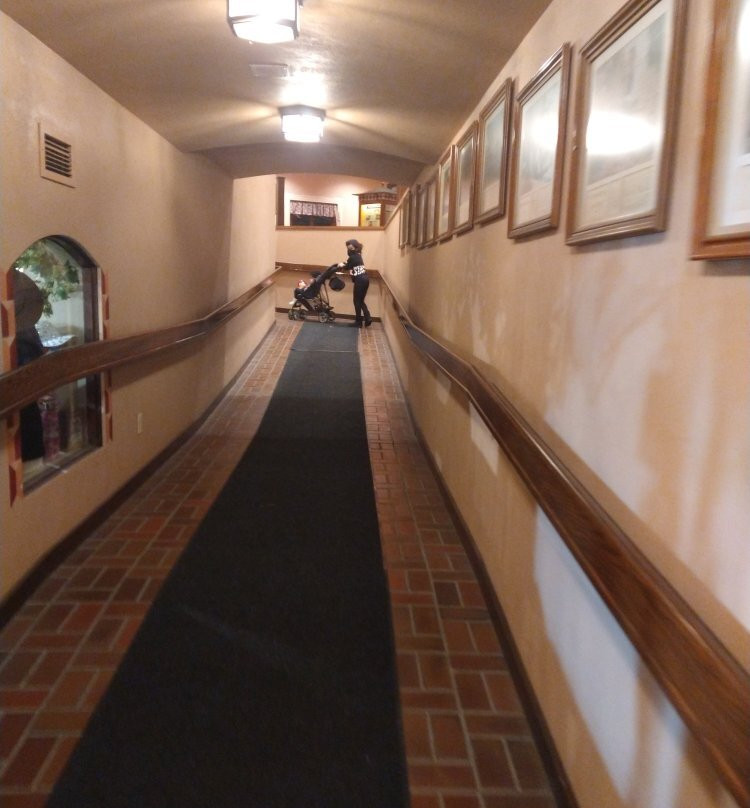 Bavarian Inn Restaurant Castle Shops-弗兰肯默斯必去景点