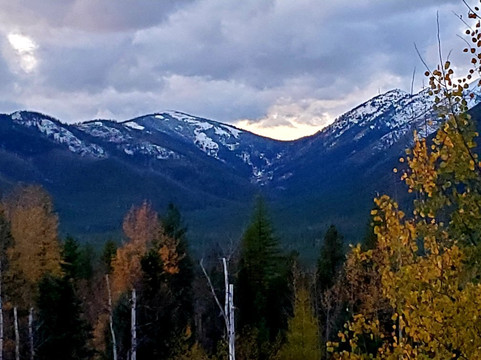 冰川户外木屋主图