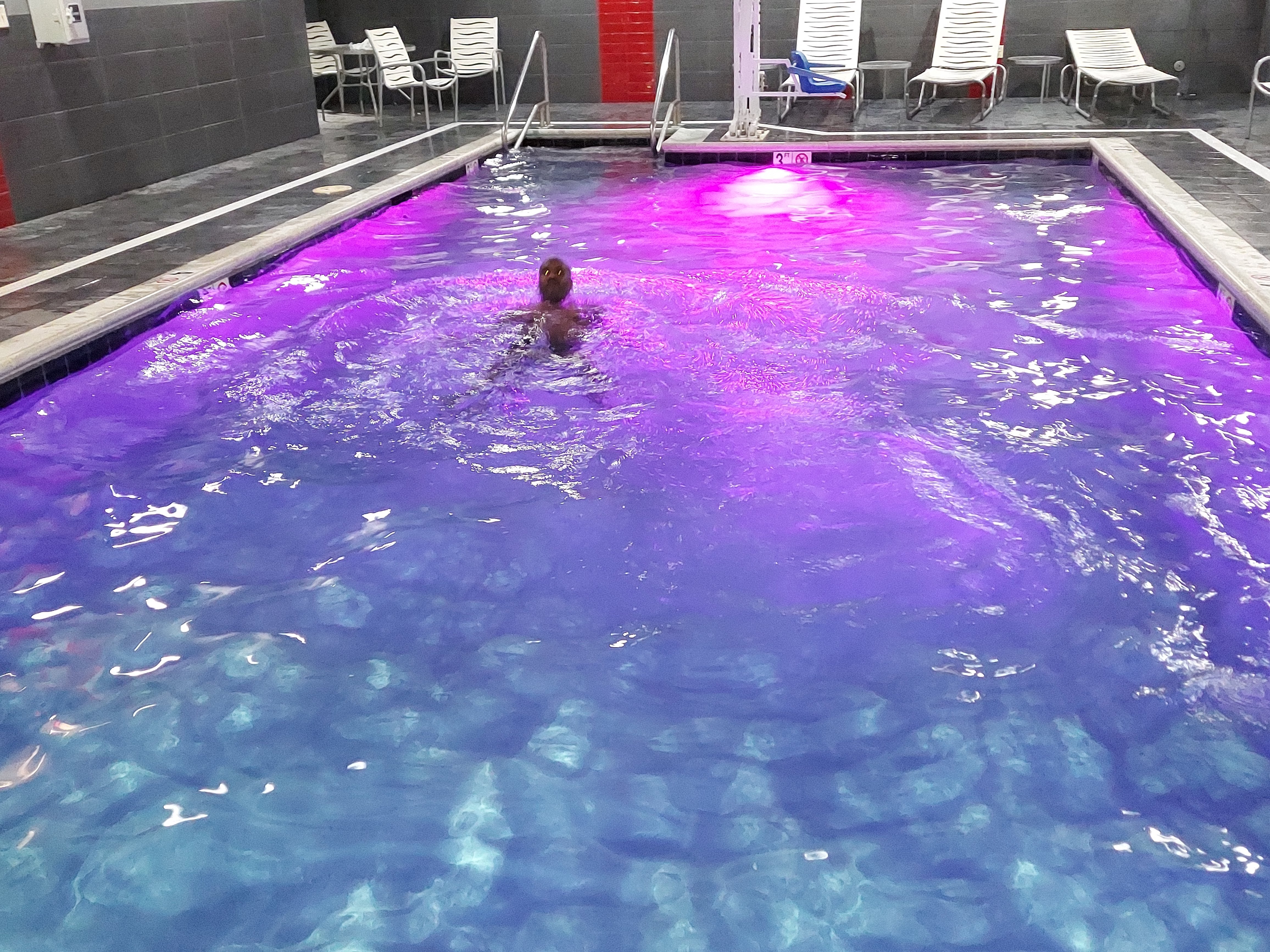 Comfort Suites Williamsburg Historic Area-泳池