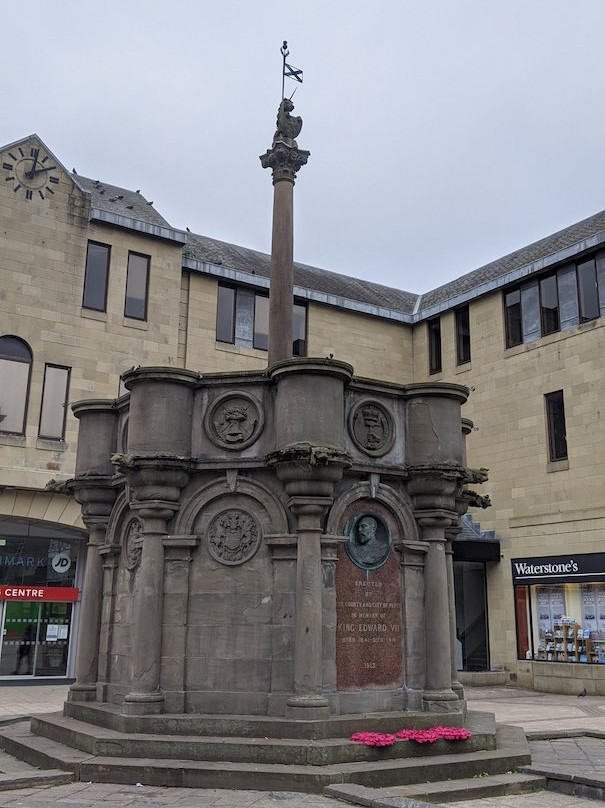 Mercat Cross and St John's Centre景点图片