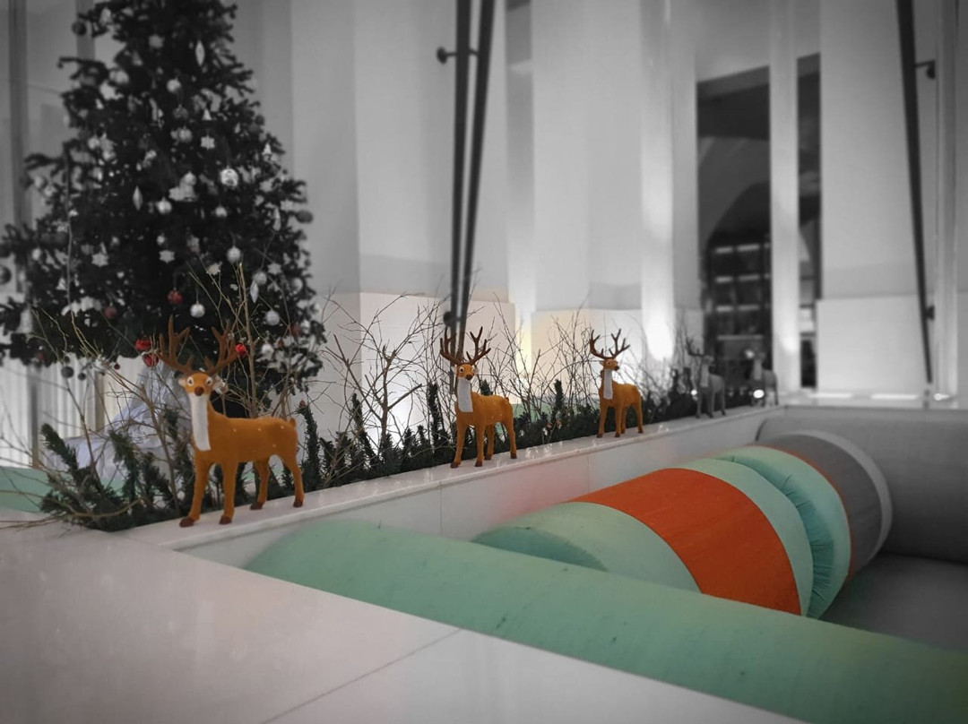 古尔冈三叉戟酒店主图