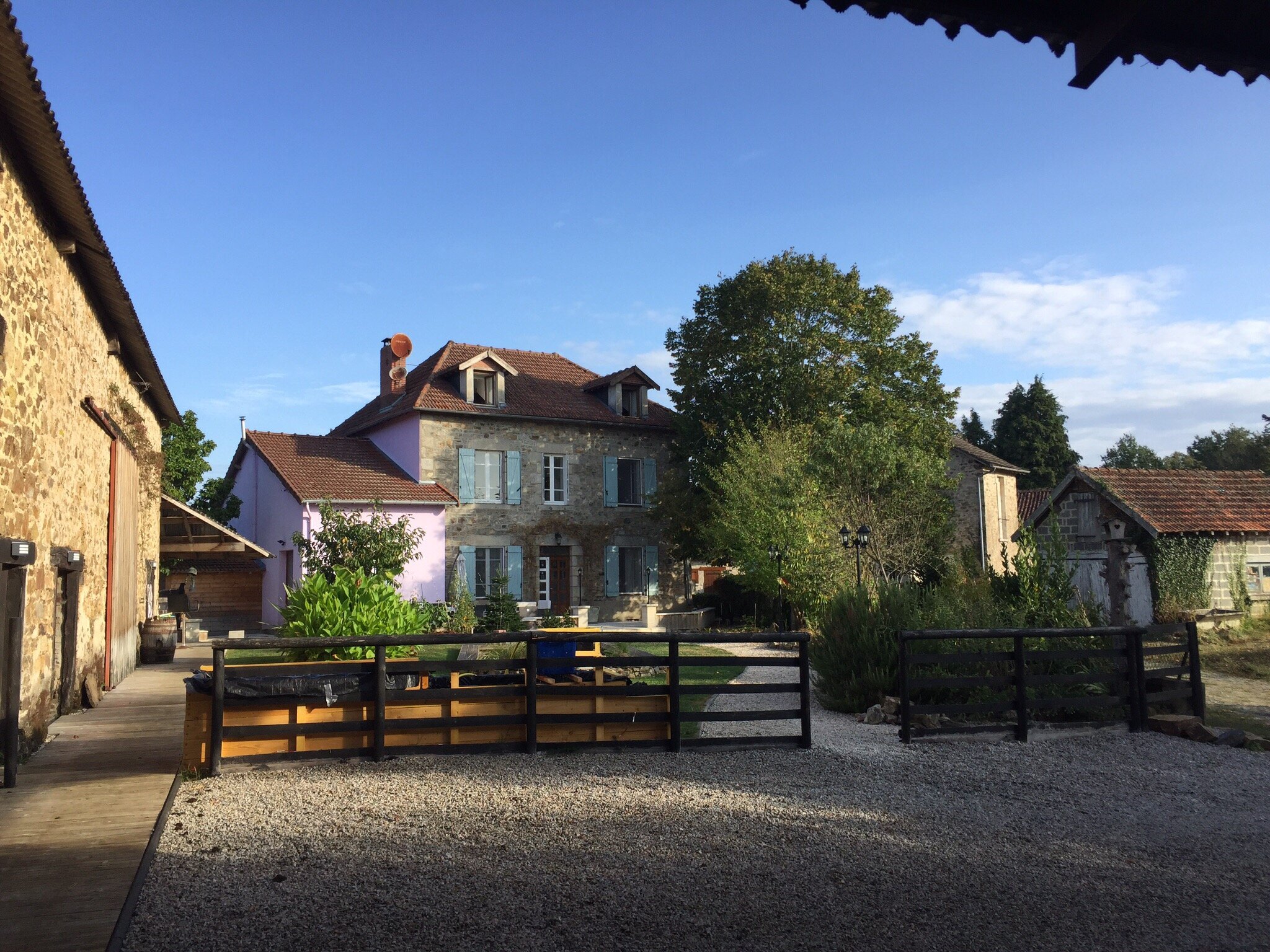 Puy Larousse Farmhouse-官方