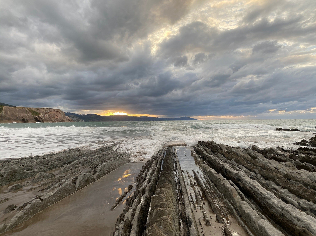 Playa de Itzurun景点图片
