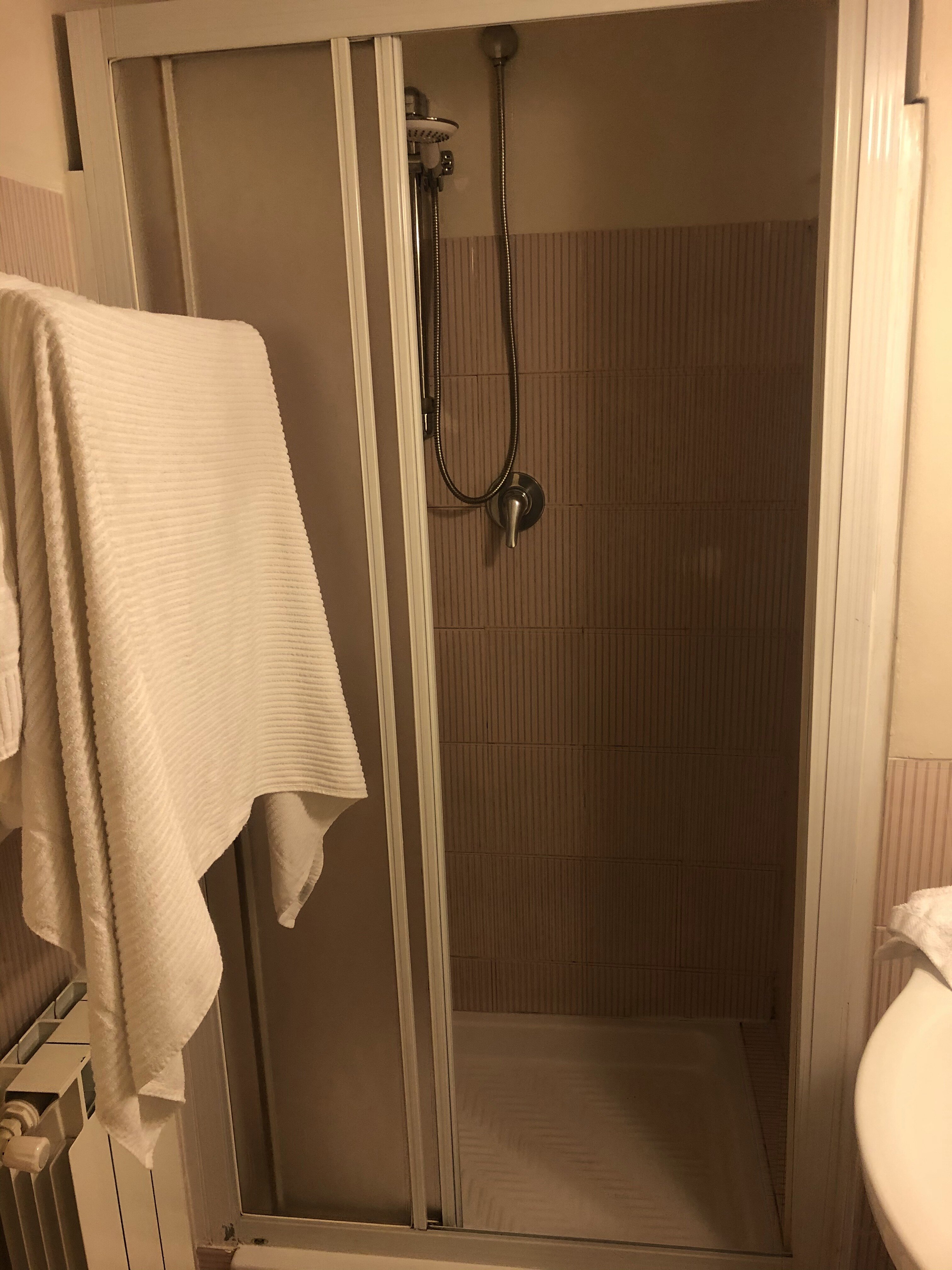 Ena Arenzano Hotel-浴室